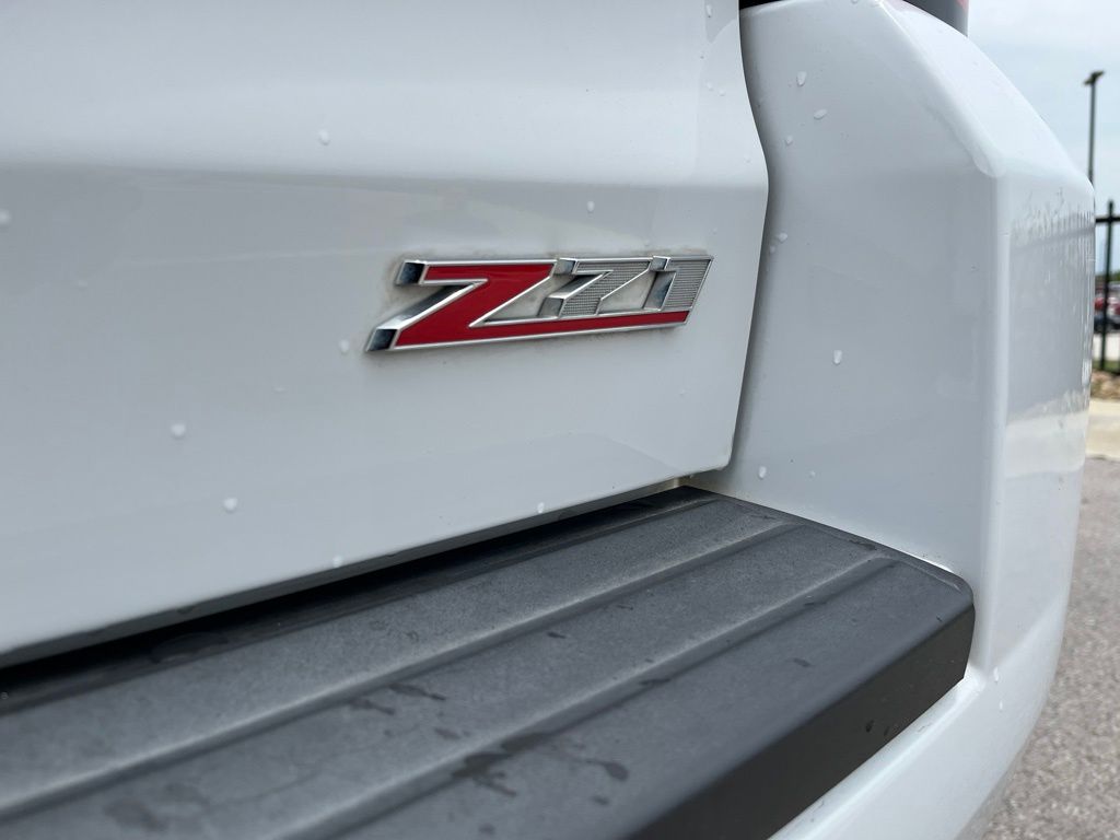 Thumbnail: 2016 Chevrolet Tahoe - 9