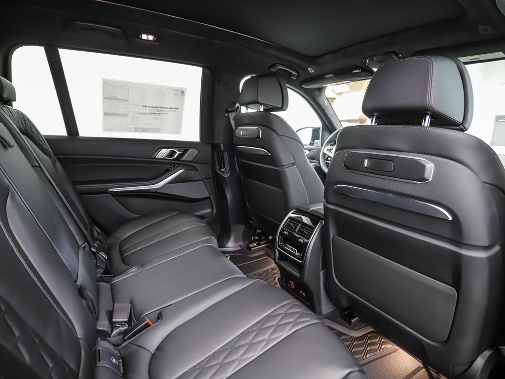 Thumbnail: 2026 BMW X7 - 31