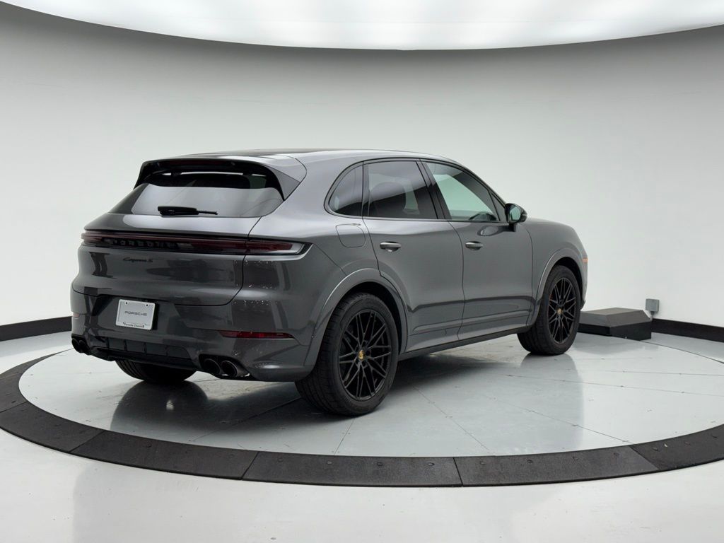 Thumbnail: 2024 Porsche Cayenne - 10