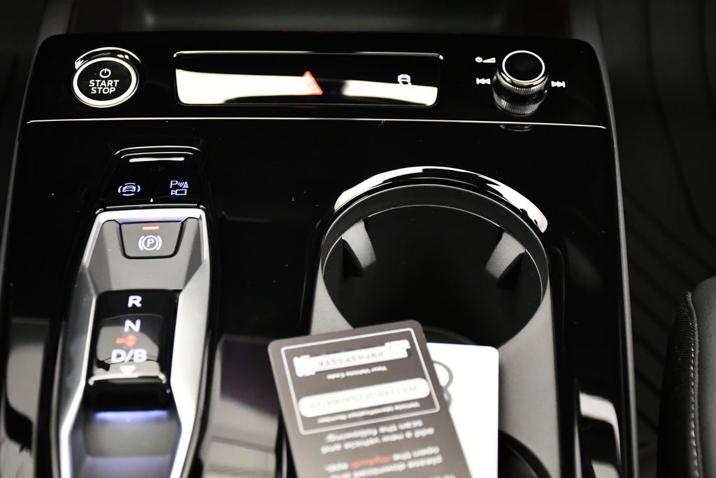 Thumbnail: 2025 Audi Q6 e-tron - 29