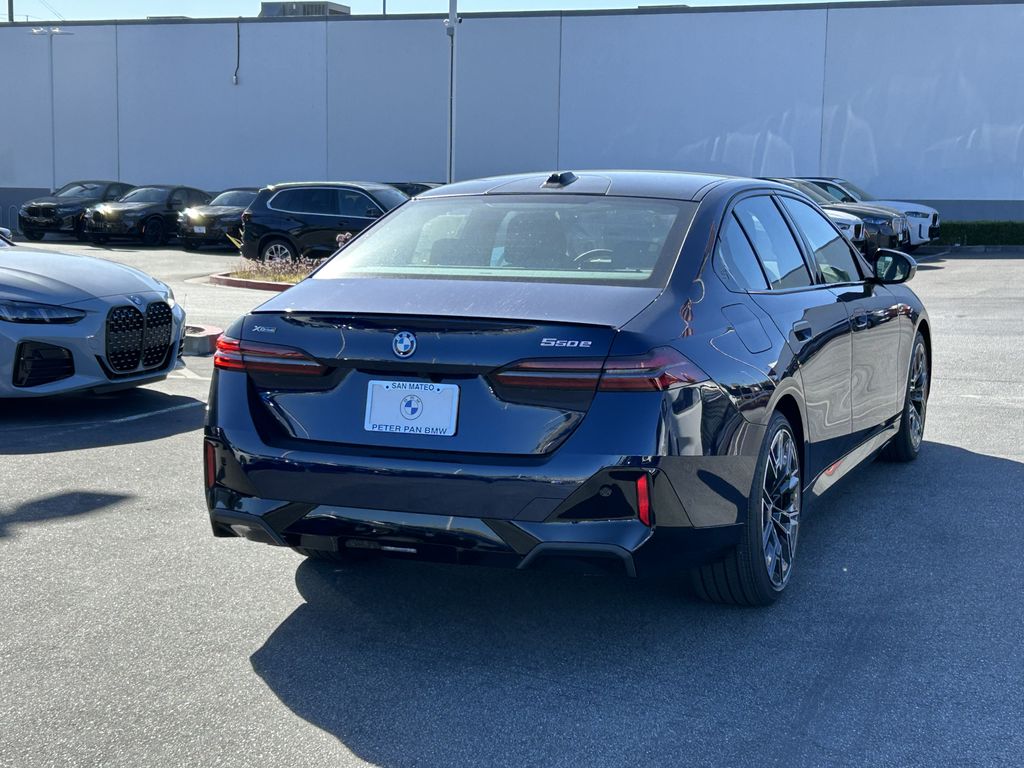 Thumbnail: 2026 BMW 5 Series - 5