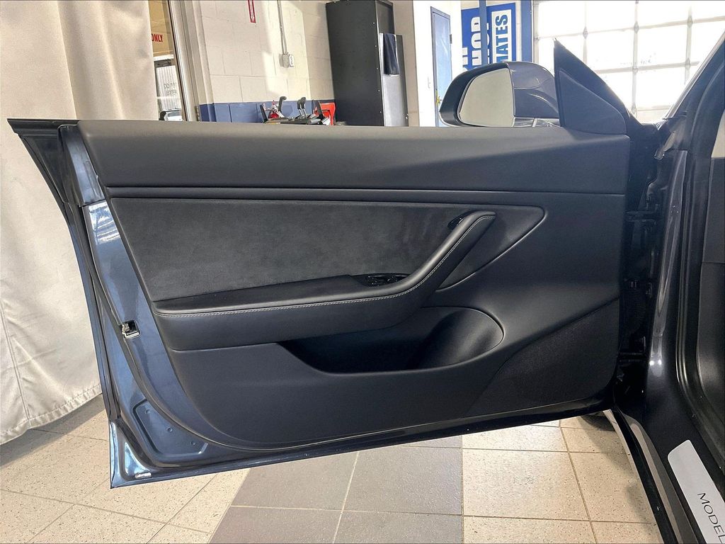 2018 Tesla Model 3 — photo 9