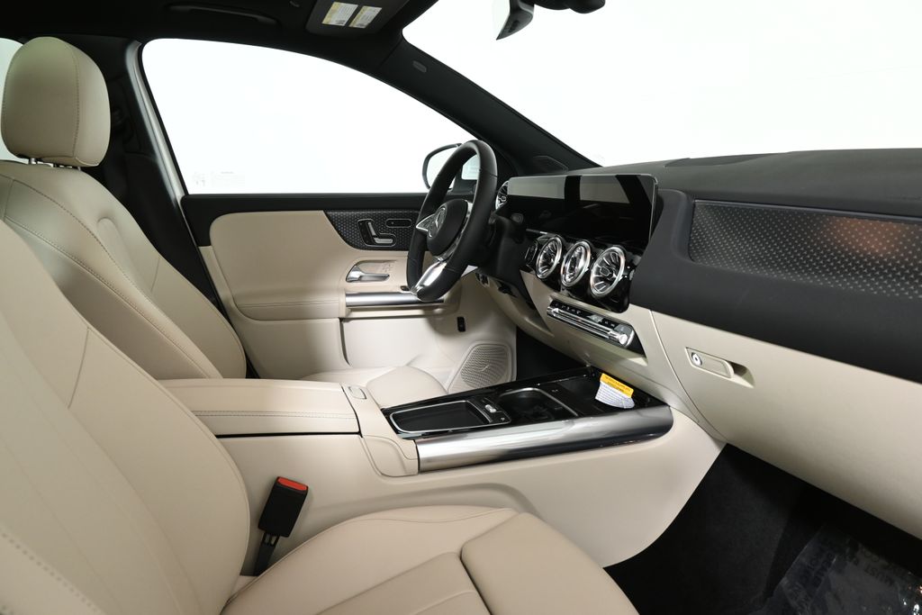 2025 Mercedes-Benz GLA 250 4MATIC 25