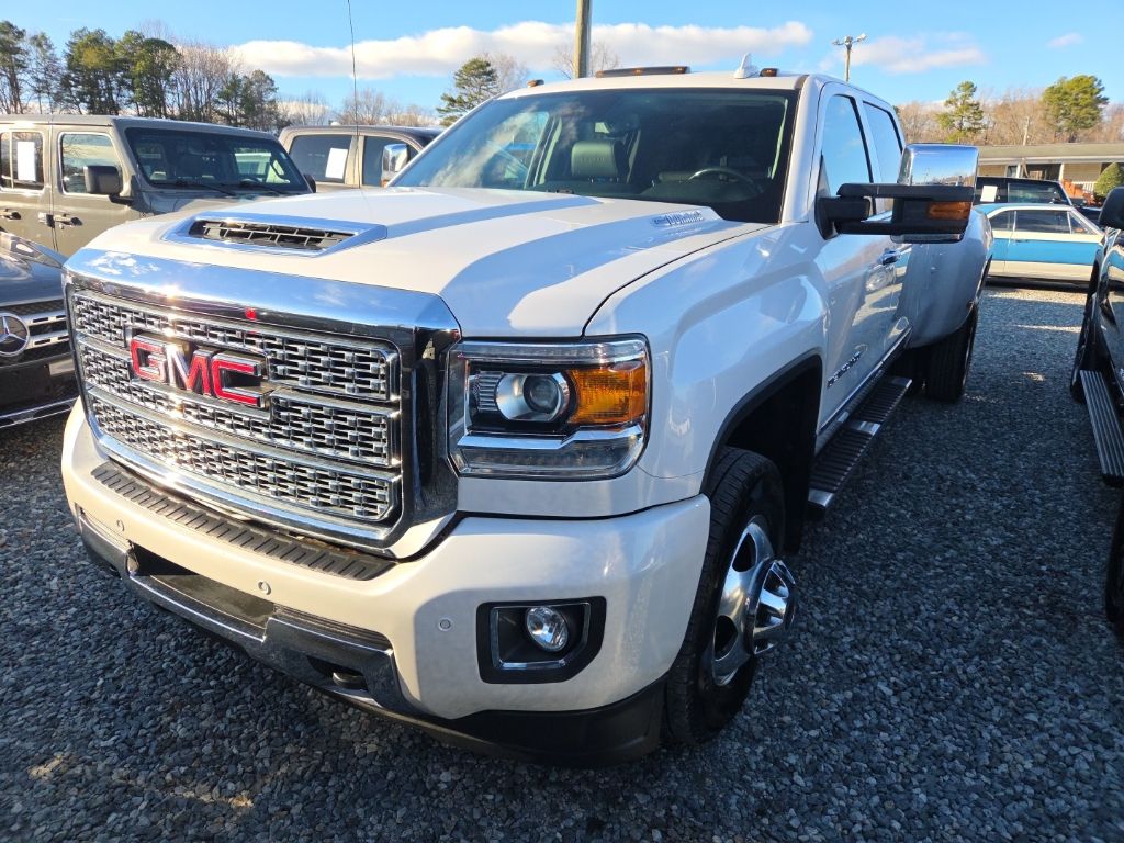 2019 GMC Sierra 3500HD Denali's photo