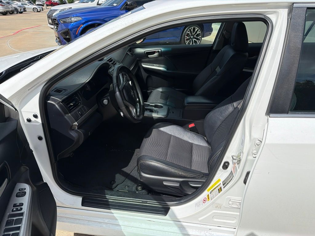 2013 Toyota Camry SE White at Emmons Autoplex