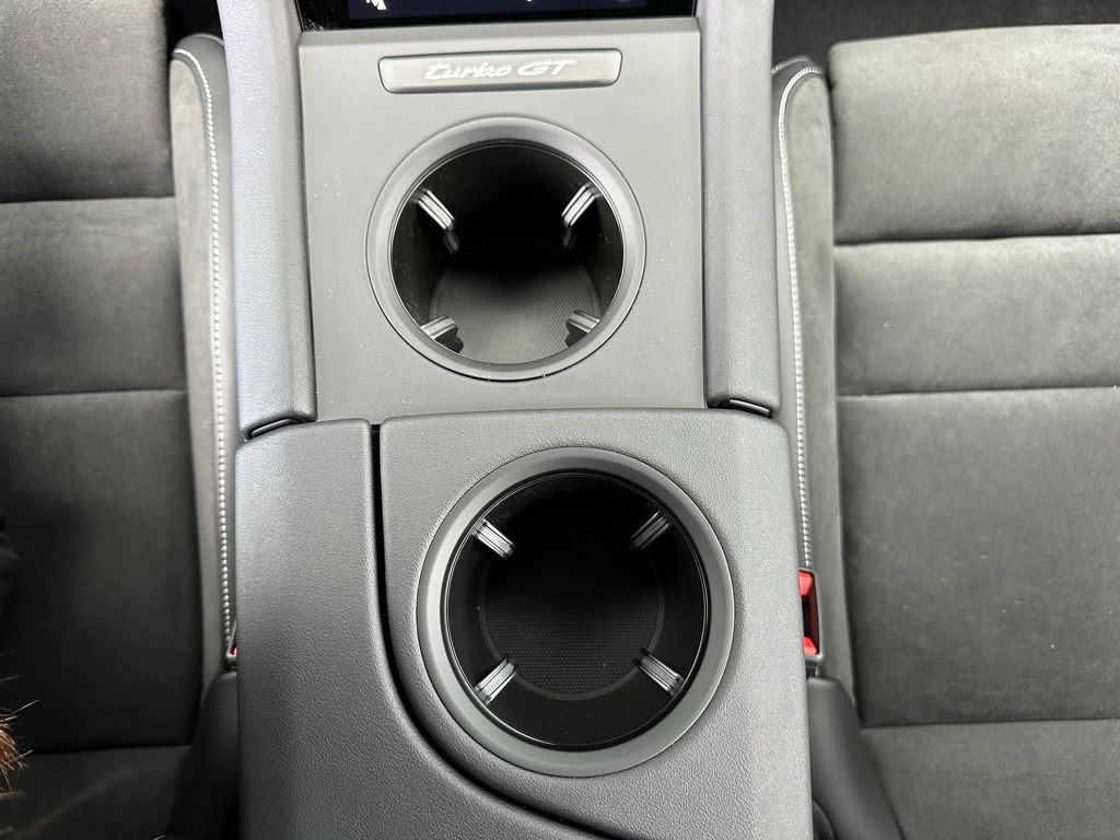 Thumbnail: 2025 Porsche Taycan - 28