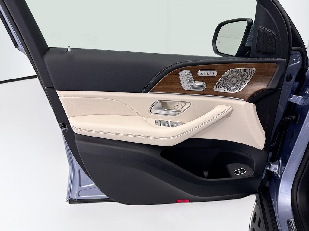 Thumbnail: 2026 Mercedes-Benz GLE - 24