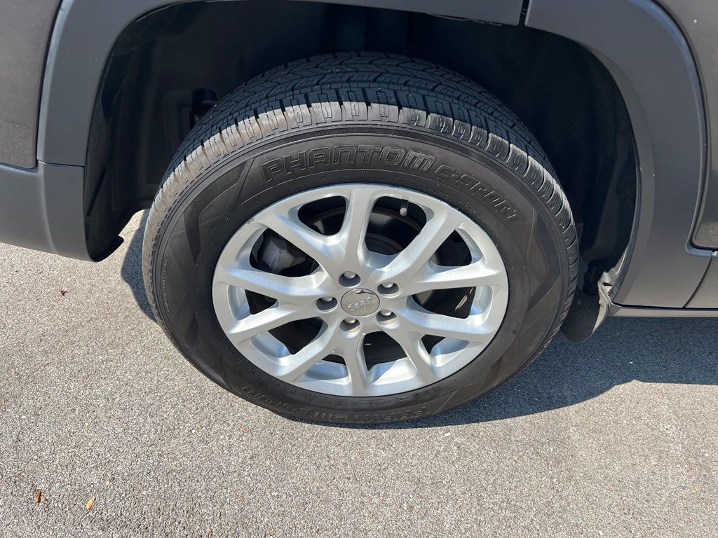 Used 2015 Jeep Cherokee SUV