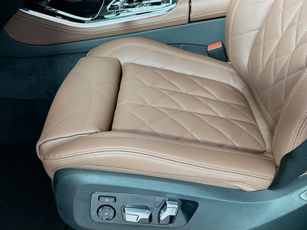 Thumbnail: 2026 BMW X5 - 21