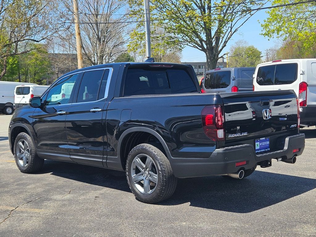 View vehicle photo 4