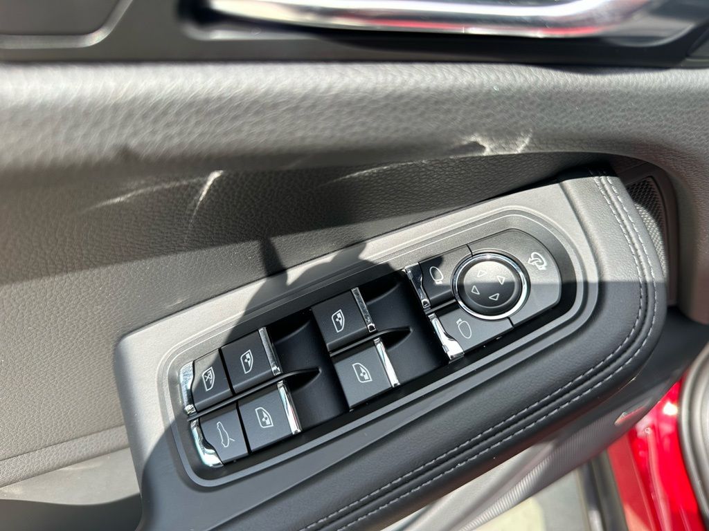 Thumbnail: 2026 Porsche Macan - 22