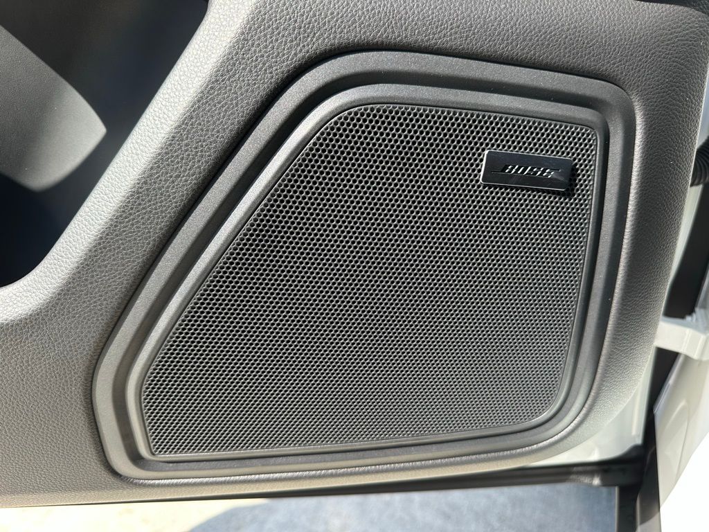 Thumbnail: 2026 Porsche Macan - 21