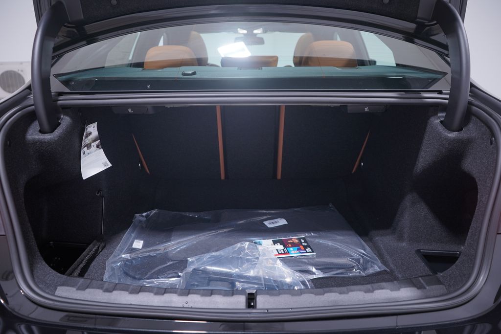 2025 BMW 3 Series 330i 13
