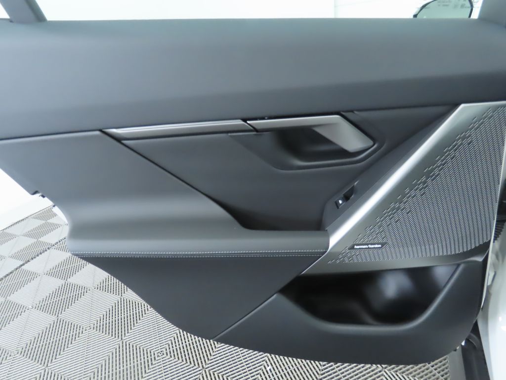 Thumbnail: 2025 BMW 5 Series - 27