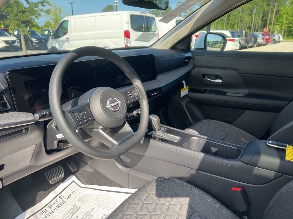 2025 Aspen White Tricoat Nissan Kicks SV FWD SUV