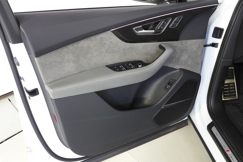 Thumbnail: 2022 Audi SQ7 - 12