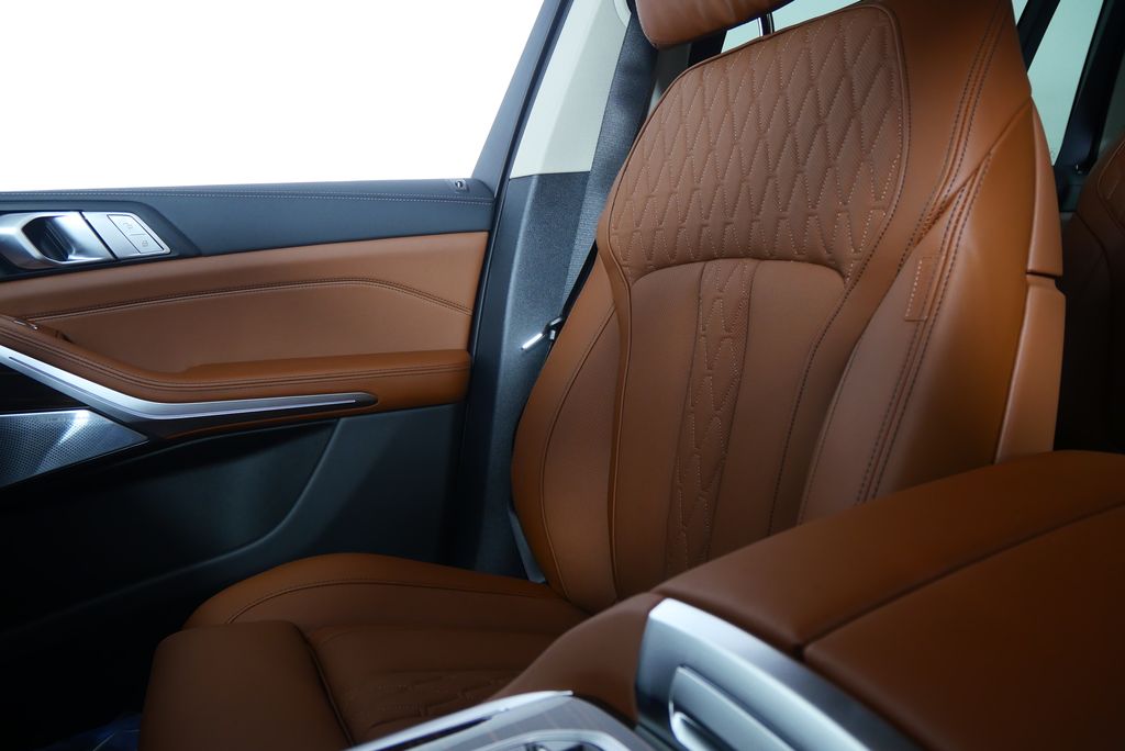 Thumbnail: 2026 BMW X7 - 26