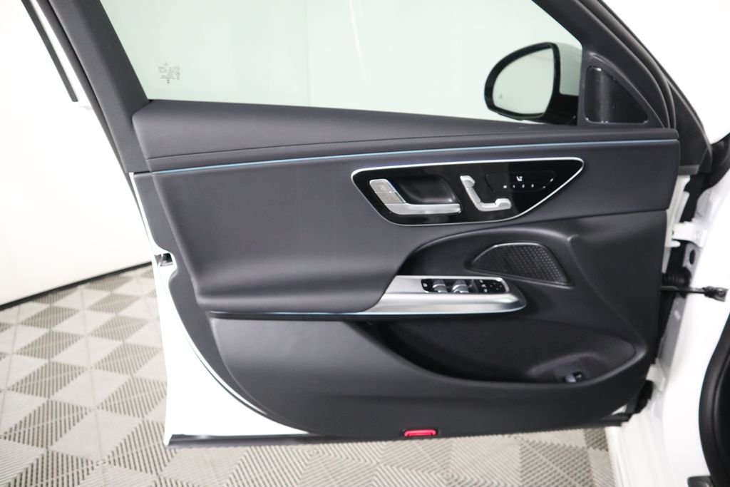 Thumbnail: 2025 Mercedes-Benz E-Class - 25