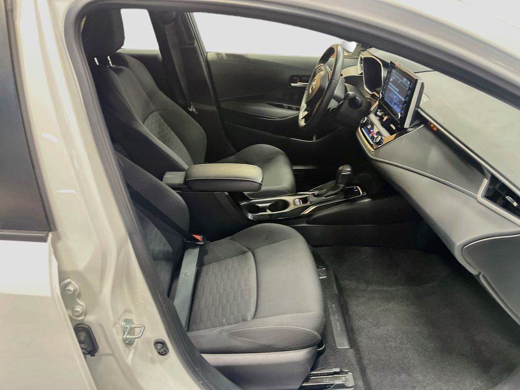 Used 2022 White Toyota SE Nightshade Edition image 26