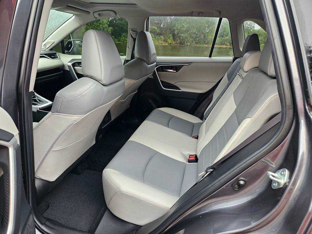 2019 Toyota RAV4 XLE Premium 13