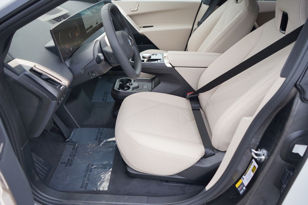 Thumbnail: 2026 BMW iX - 10