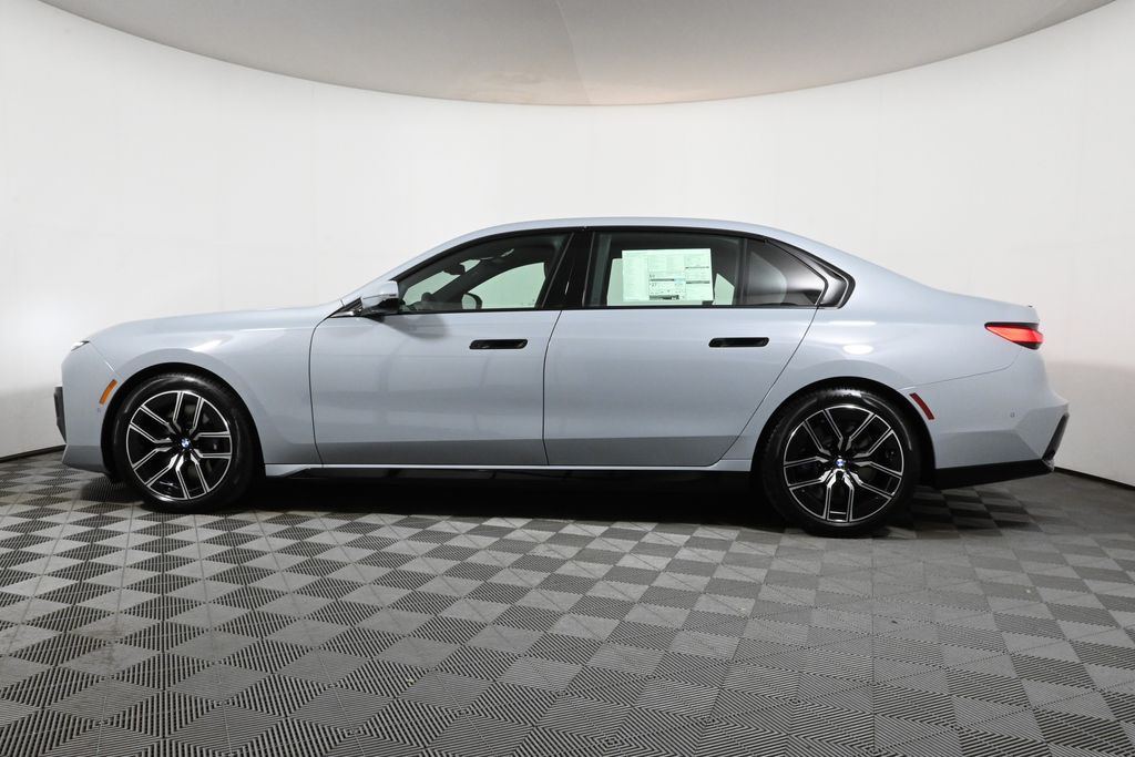 Thumbnail: 2025 BMW 7 Series - 2