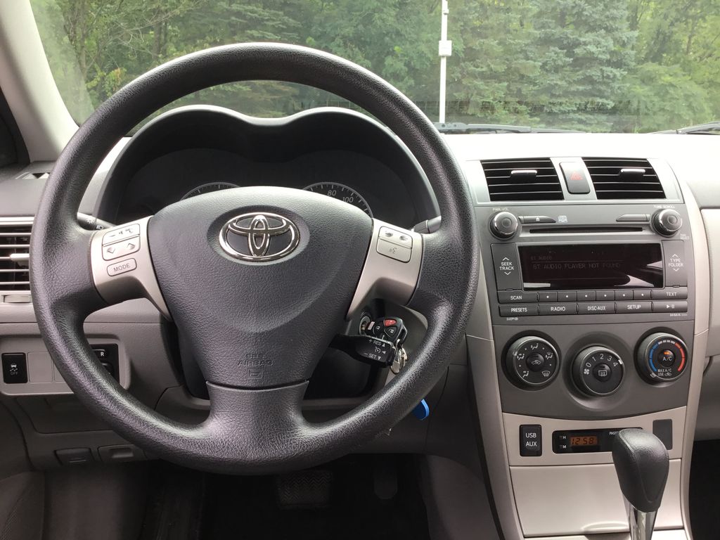 Thumbnail: 2011 Toyota Corolla - 10