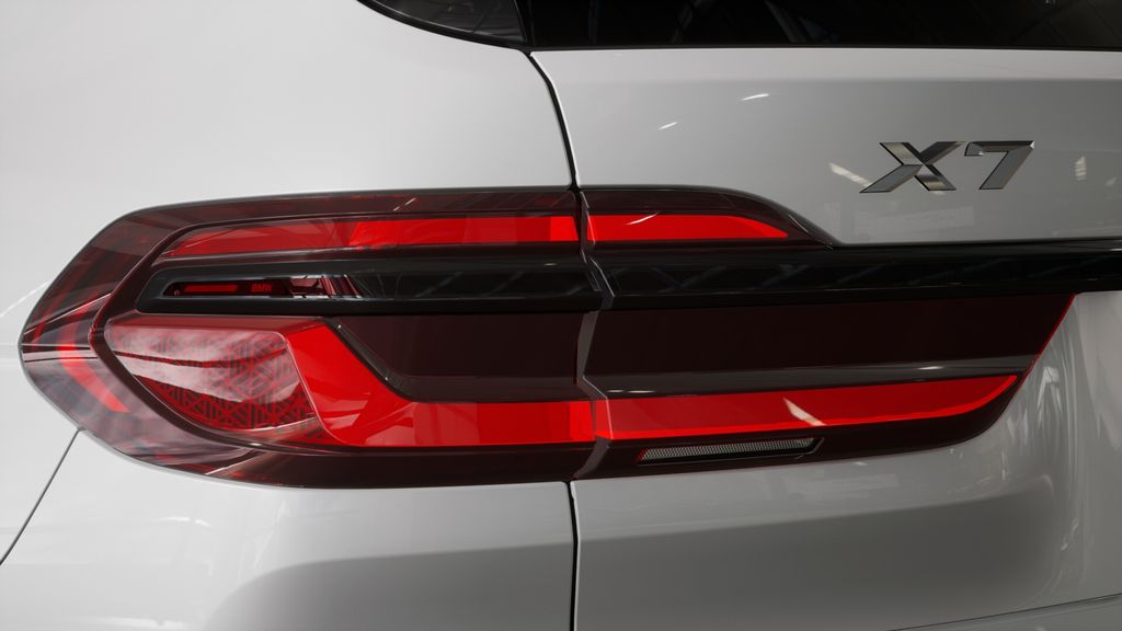 Thumbnail: 2026 BMW X7 - 32