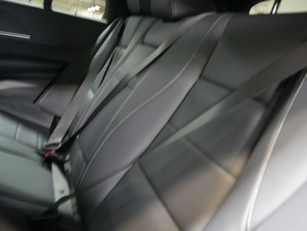 Thumbnail: 2026 Mercedes-Benz GLE - 25