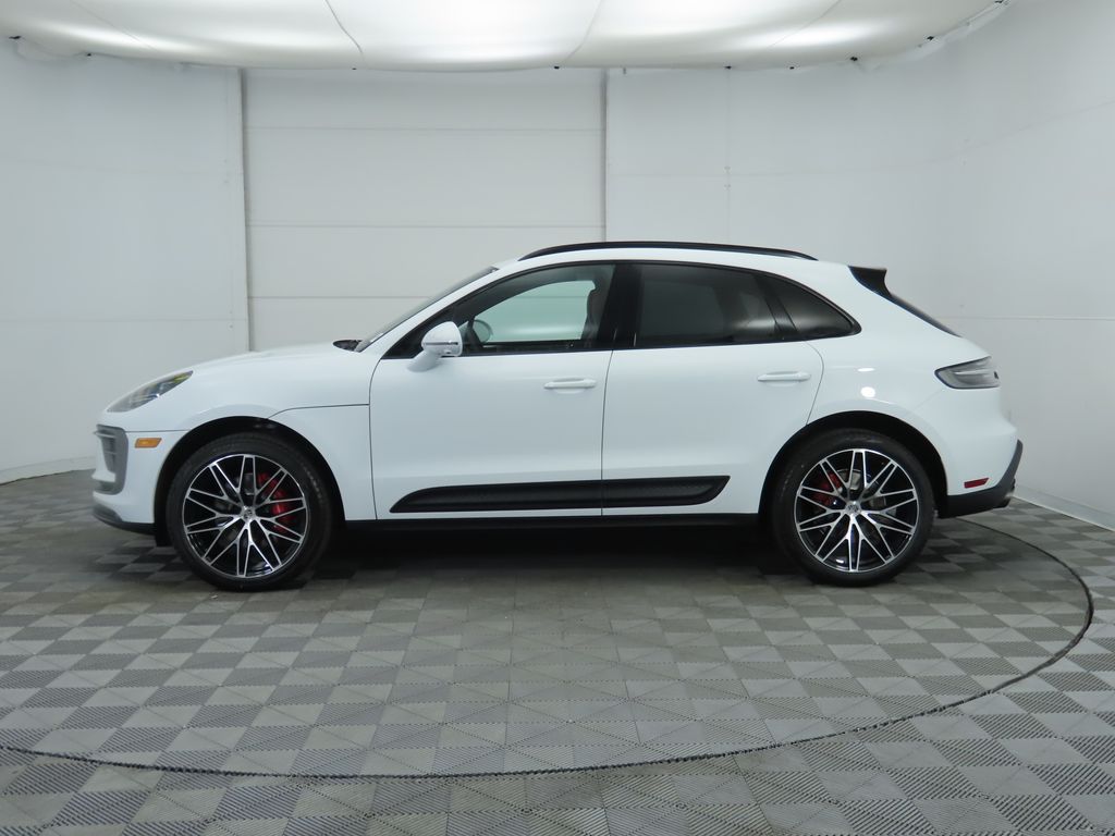 Thumbnail: 2025 Porsche Macan - 2