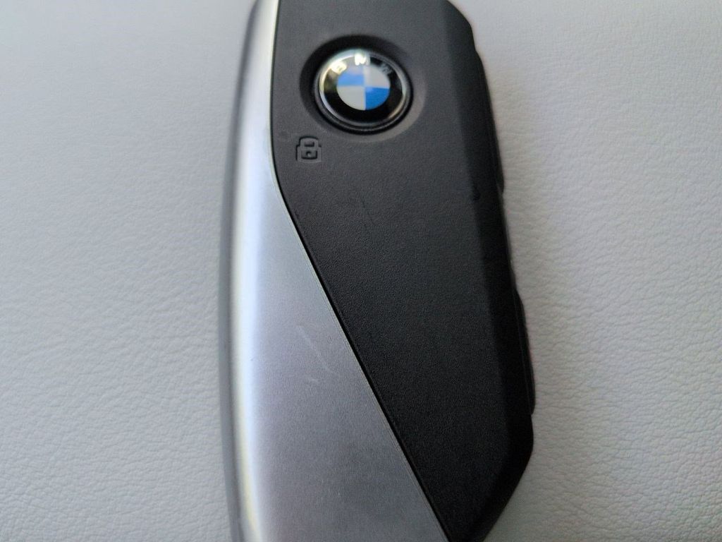 New 2026 White BMW xDrive40i image 30