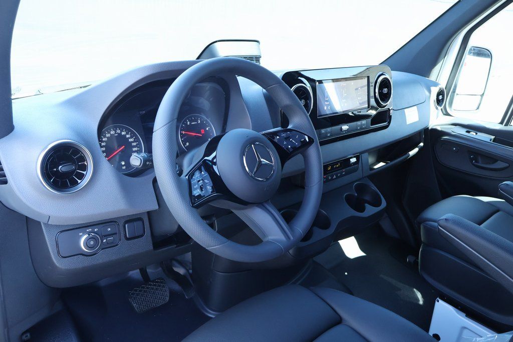 Thumbnail: 2026 Mercedes-Benz Sprinter - 3