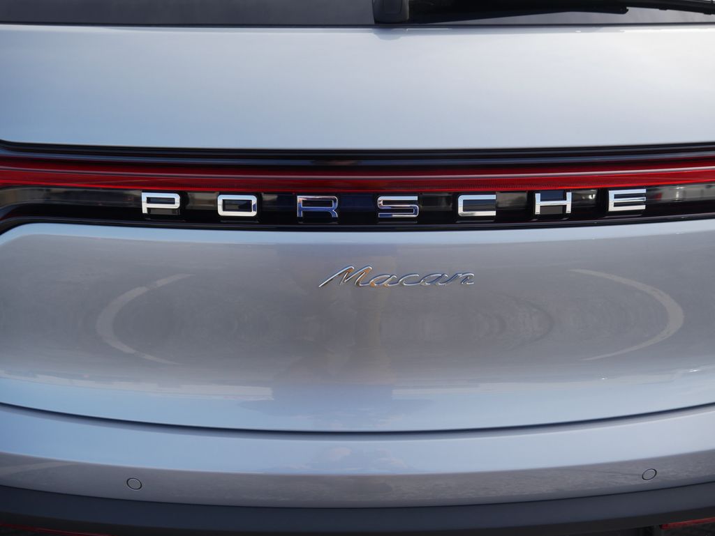 Thumbnail: 2026 Porsche Macan - 11