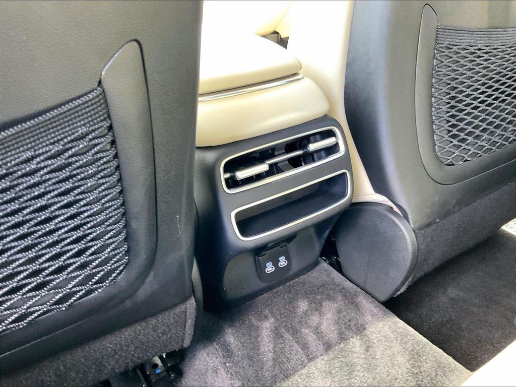 2026 Genesis GV70 — photo 27