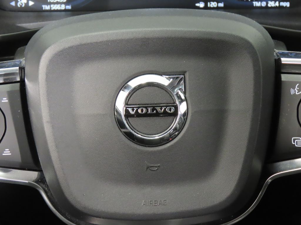 Thumbnail: 2019 Volvo XC40 - 21