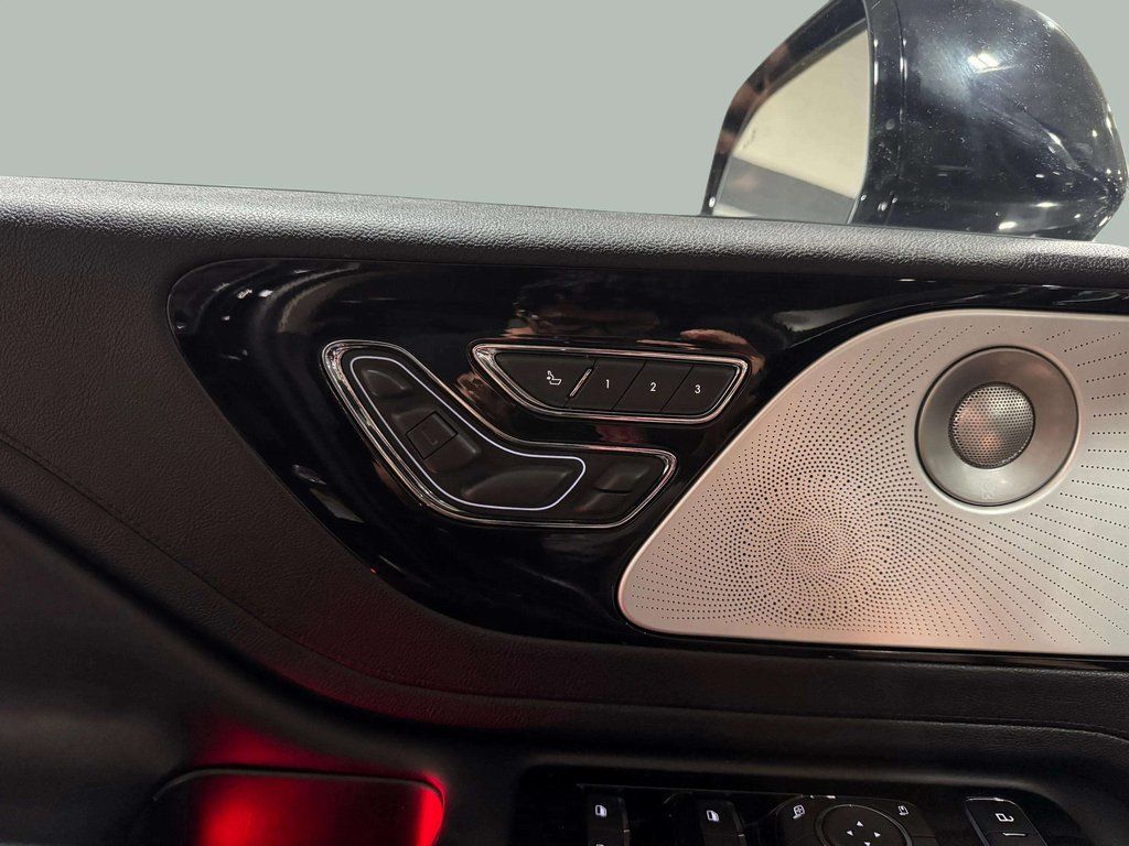 Certified Used 2022 Infinite Black Metallic Clearcoat Lincoln Grand Touring image 10