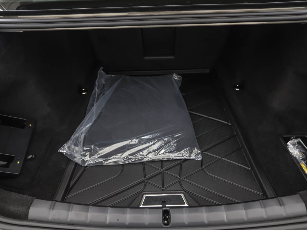 Thumbnail: 2026 BMW 7 Series - 24