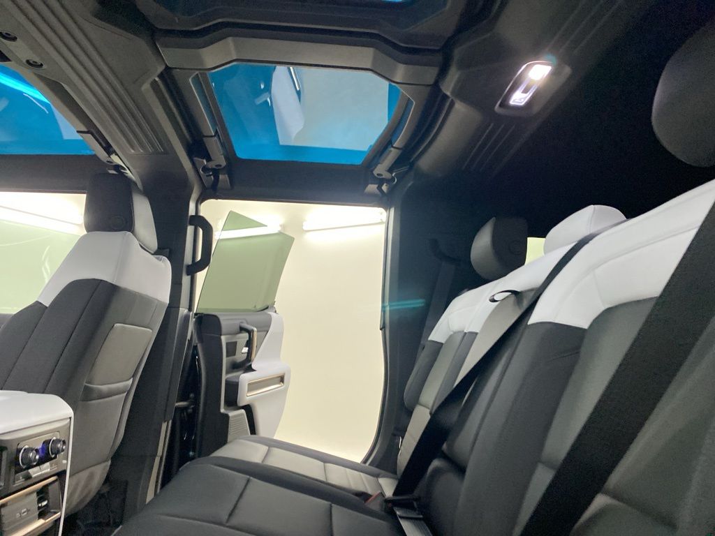 2025 GMC HUMMER EV SUV 2X photo