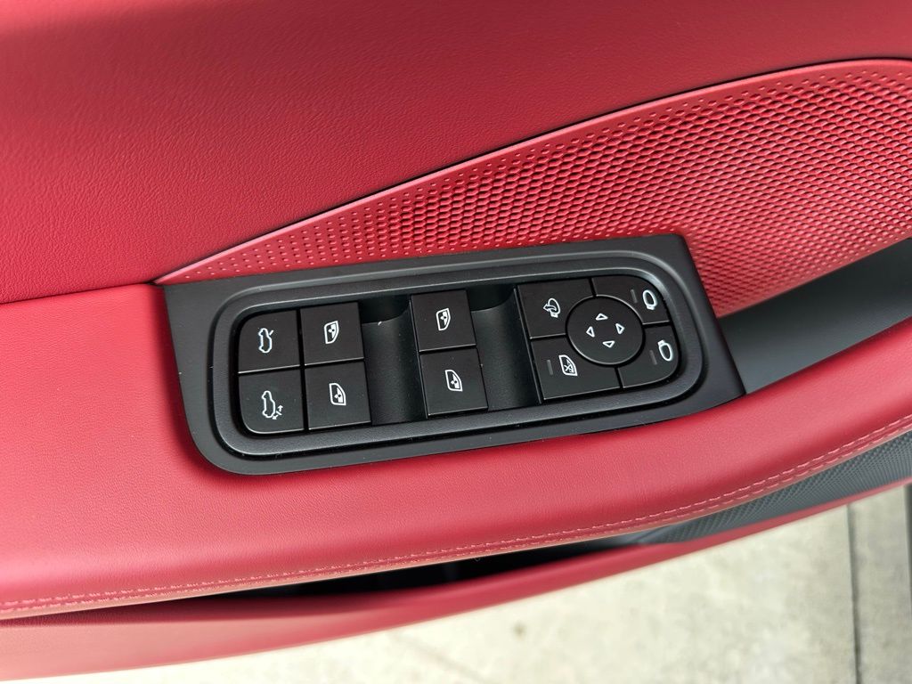 Thumbnail: 2026 Porsche Macan - 21