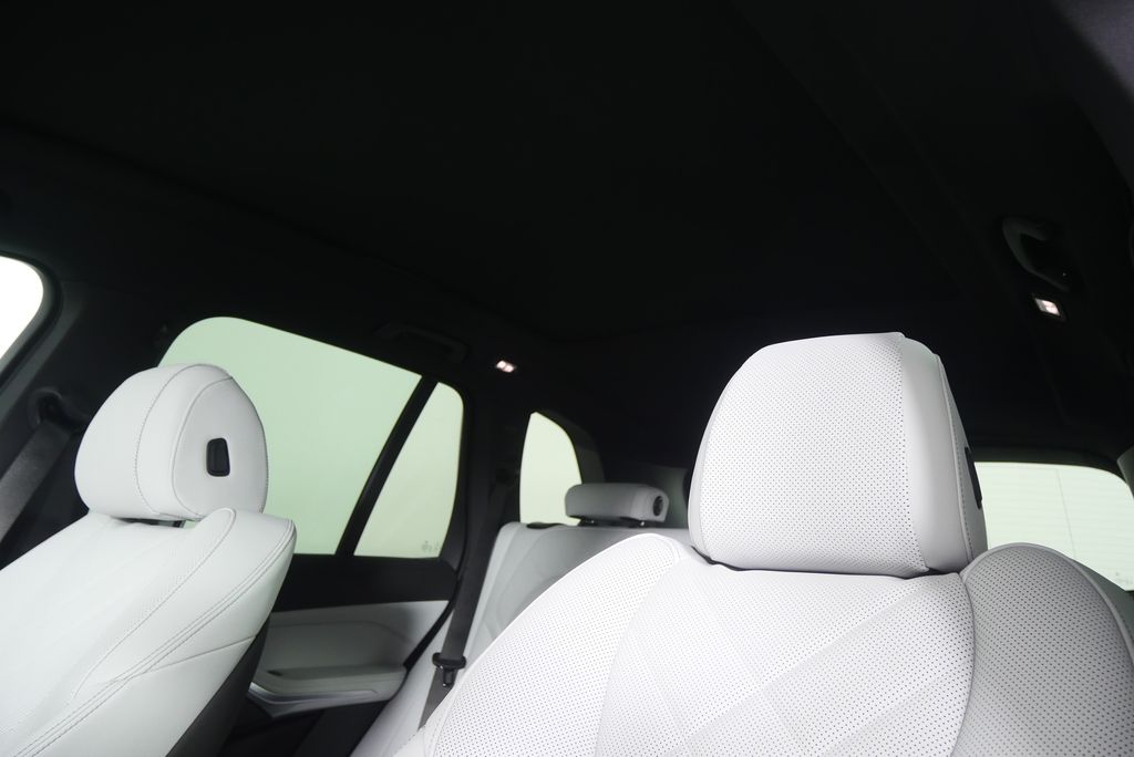 Thumbnail: 2026 BMW X5 - 12