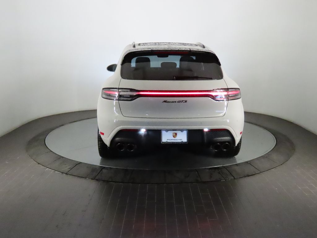 Thumbnail: 2026 Porsche Macan - 6