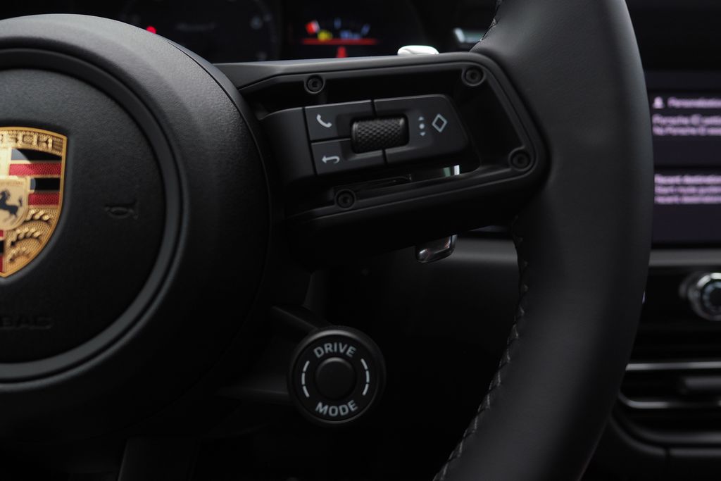Thumbnail: 2026 Porsche Macan - 17