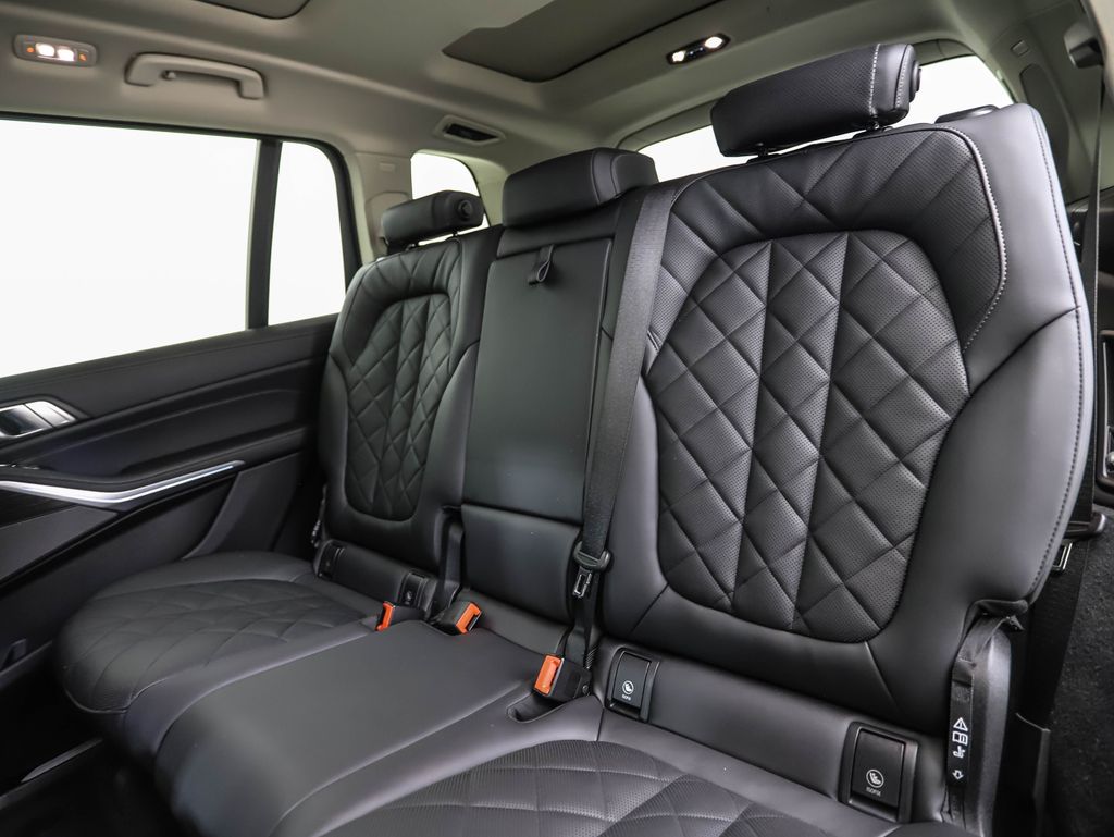 Thumbnail: 2025 BMW X7 - 23