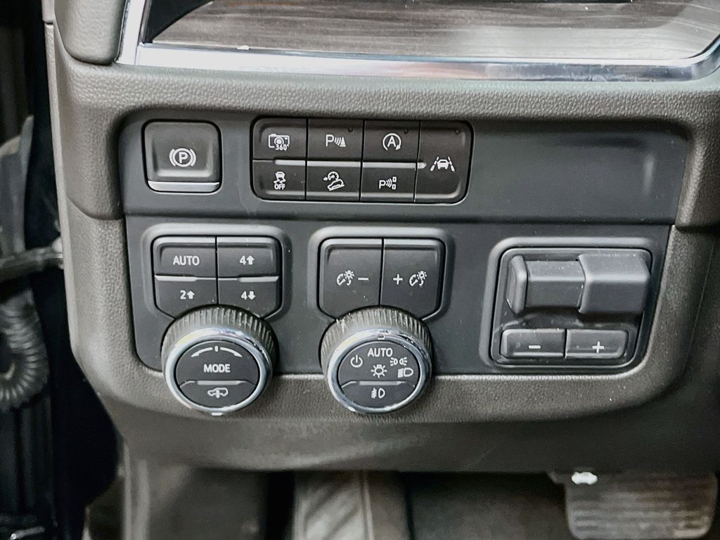 Used 2025 Black Chevrolet Z71 image 10