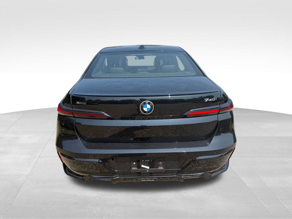 2025 BMW 7 Series 740i xDrive - Image 5