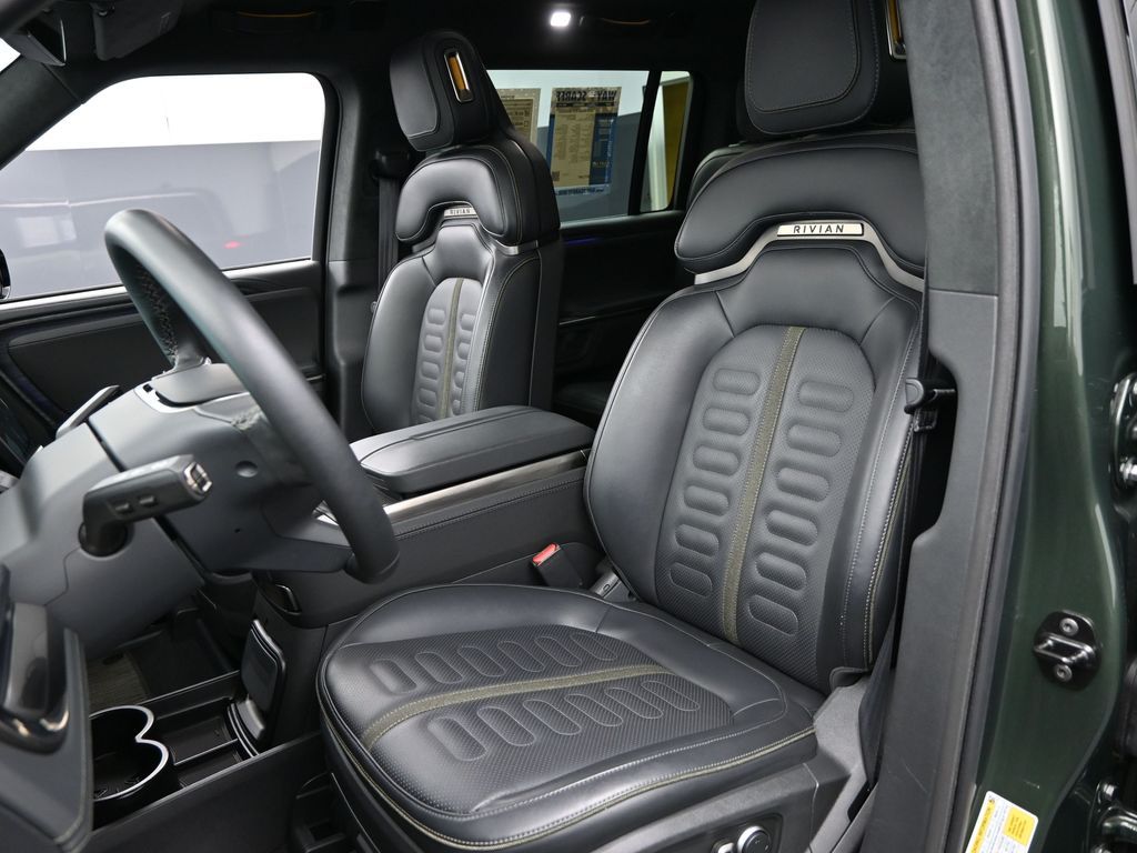 2024 Rivian R1S Adventure
