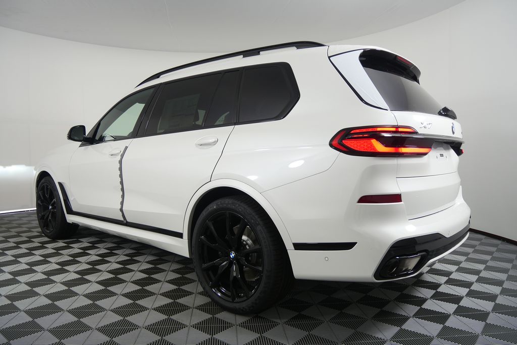 Thumbnail: 2026 BMW X7 - 5
