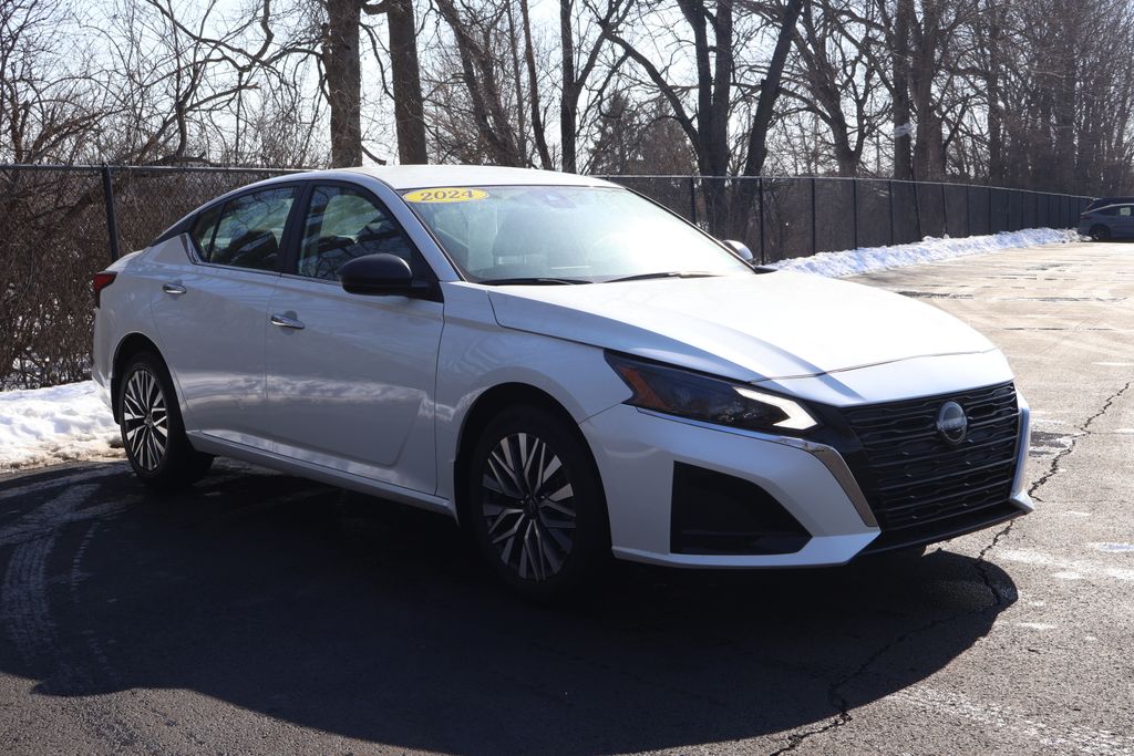 Thumbnail: 2024 Nissan Altima - 10