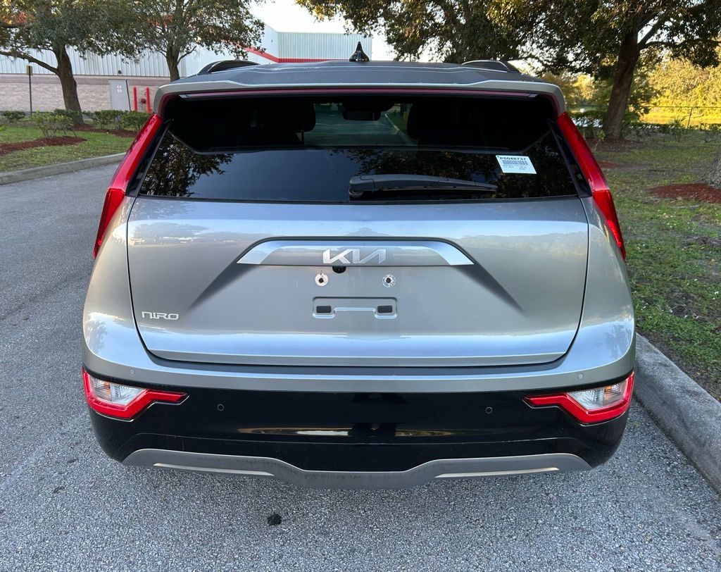 Thumbnail: 2023 Kia Niro - 4