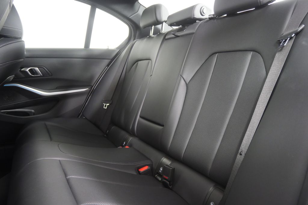 Thumbnail: 2025 BMW 3 Series - 16